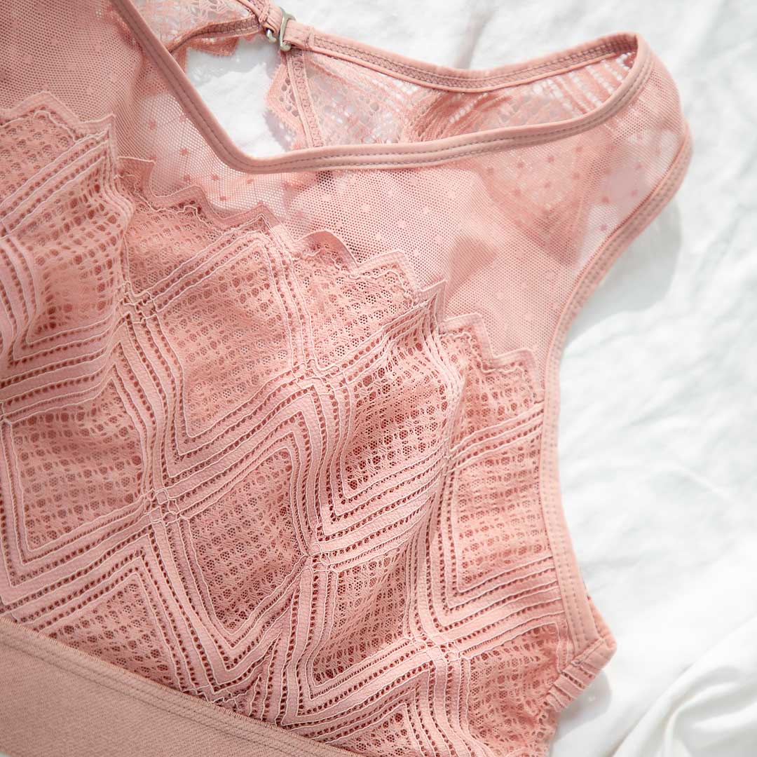 Jordan Geometric Lace Crop Cami in Petal Pink - Uye Surana