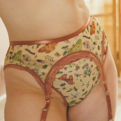 Bugs Printed Adjustable Garter Belt - Uye Surana